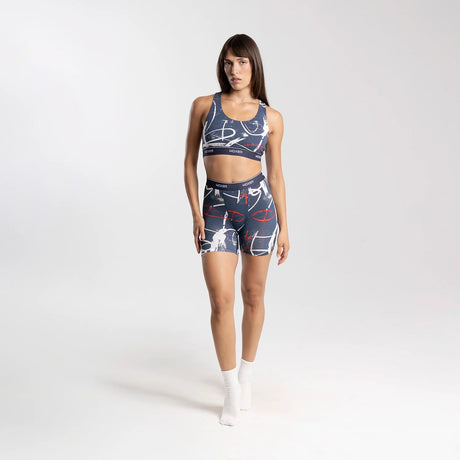 Dayana wears a size S