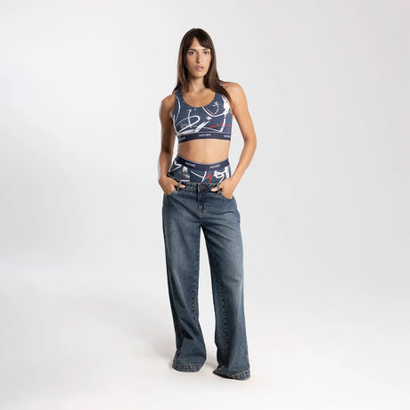 Dayana wears a size S