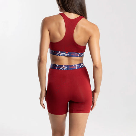 Dayana wears a size S