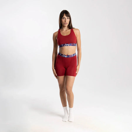 Dayana wears a size S