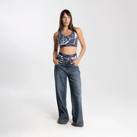 Dayana wears a size S