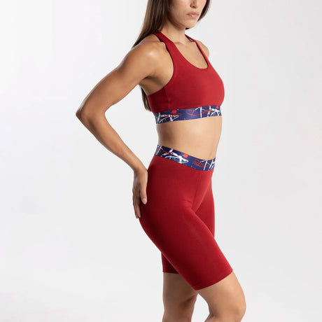 Dayana wears a size S