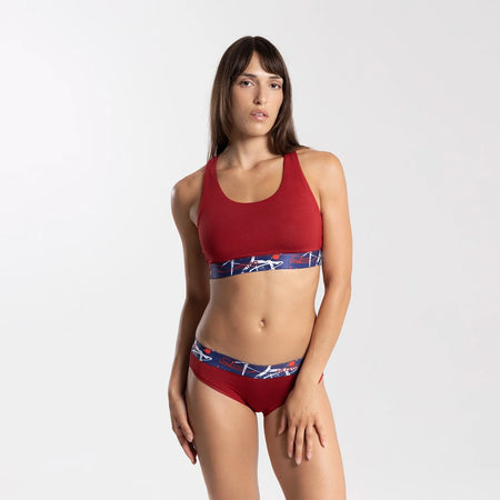 Dayana wears a size S