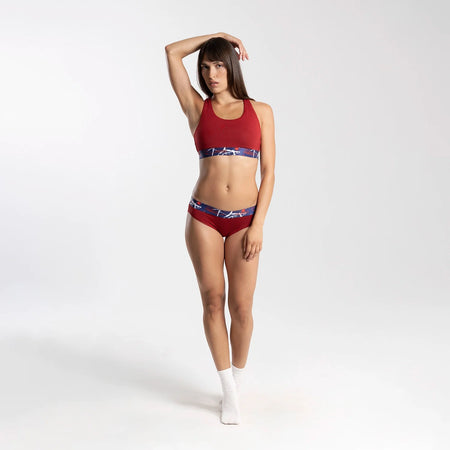 Dayana wears a size S