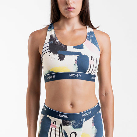 Dayana wears a size S