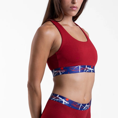 Dayana wears a size S