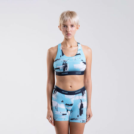 Sofia wears a size S