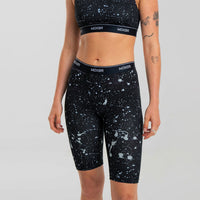 Kez wears a size S