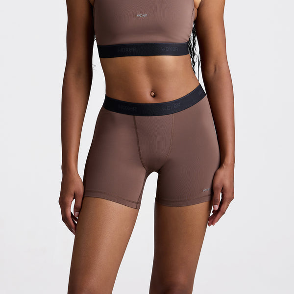 Maelyn wears a size S