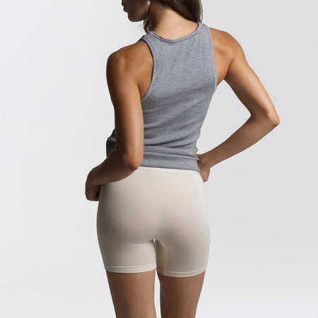 Dayana wears a size S