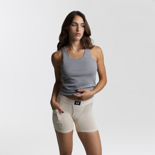 Dayana wears a size S