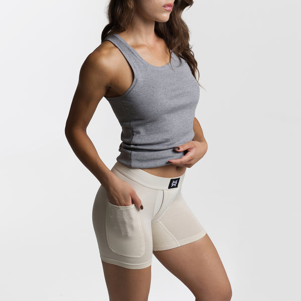 Dayana wears a size S