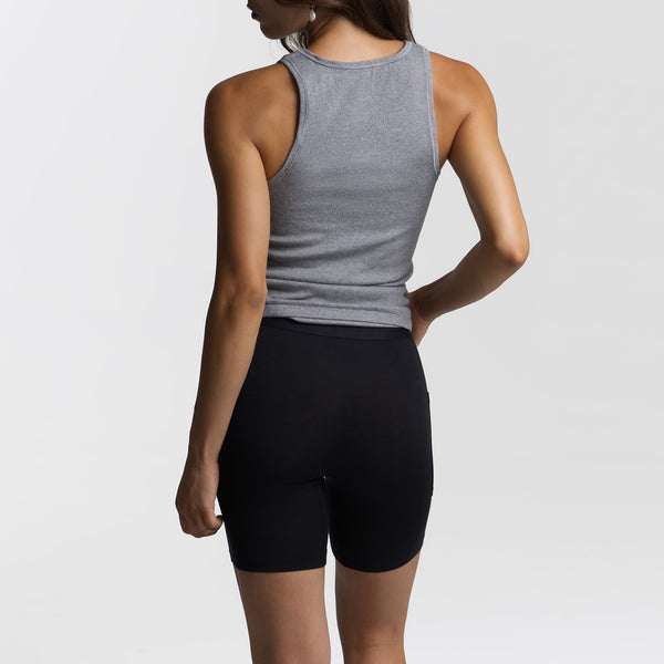 Dayana wears a size S