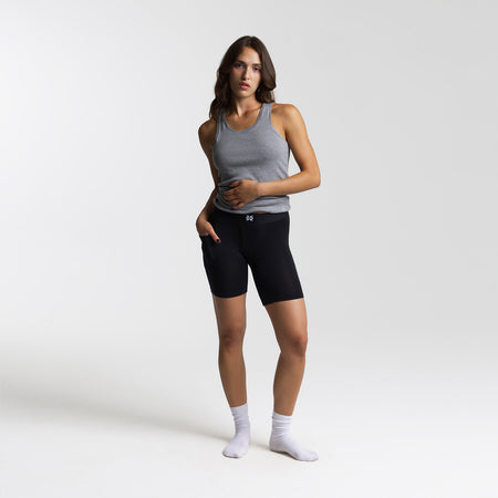 Dayana wears a size S