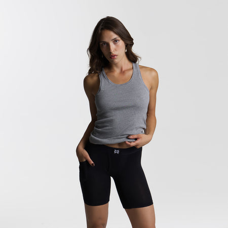 Dayana wears a size S