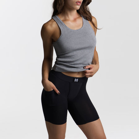 Dayana wears a size S