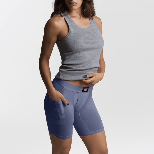 Dayana wears a size S