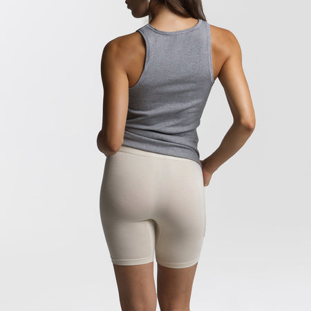 Dayana wears a size S