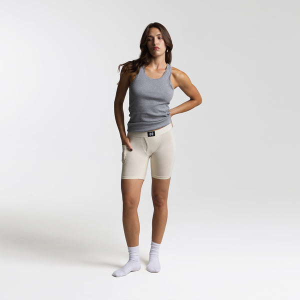 Dayana wears a size S