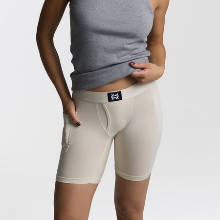 Dayana wears a size S