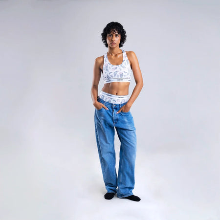Kawa wears a size S