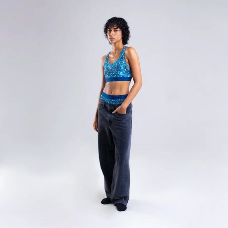 Kawa wears a size S