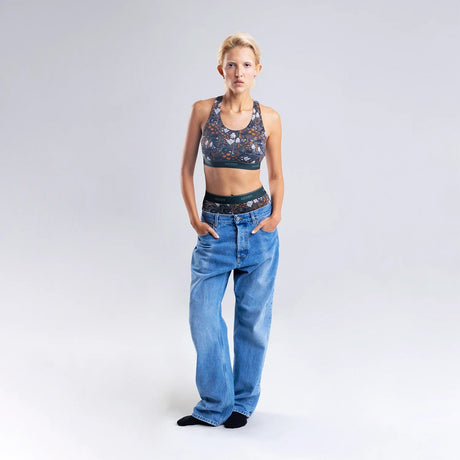Sofia wears a size S