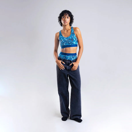 Kawa wears a size S