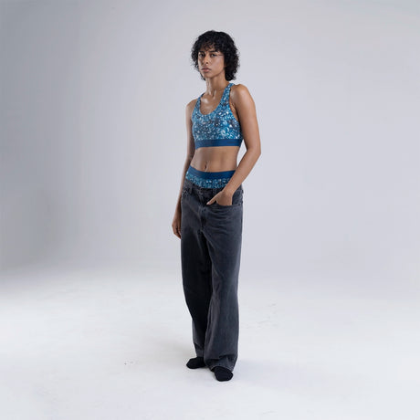 Kawa wears a size S