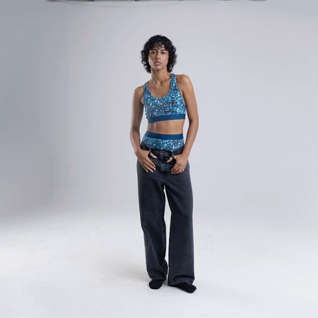 Kawa wears a size S
