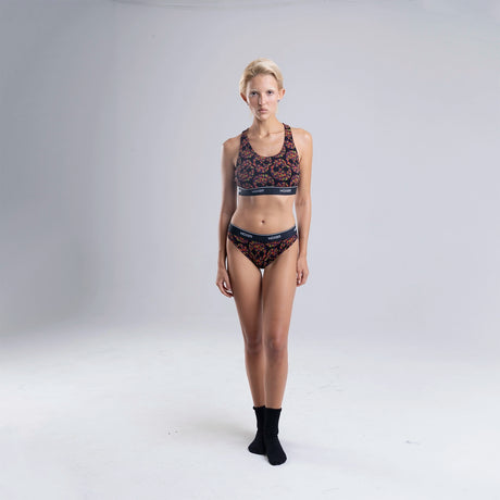 Sofia wears a size S