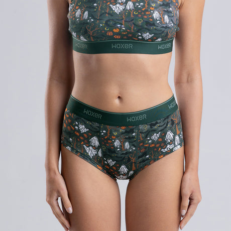 Sofia wears a size S