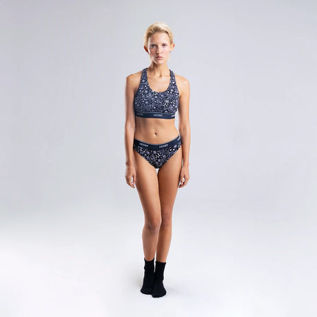 Sofia wears a size S