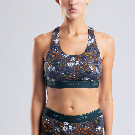 Sofia wears a size S