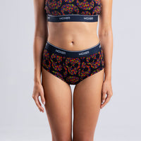Sofia wears a size S