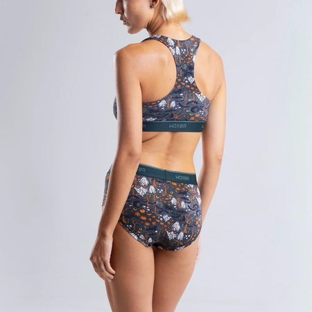 Sofia wears a size S