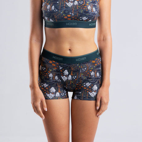 Sofia wears a size S