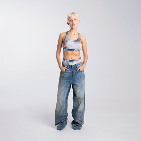 Sofia wears a size S