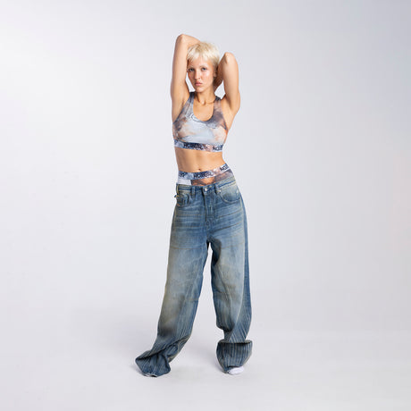 Sofia wears a size S
