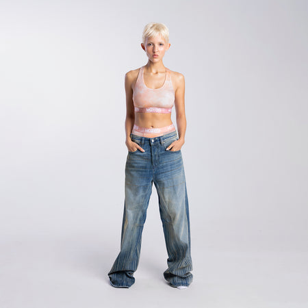 Sofia wears a size S