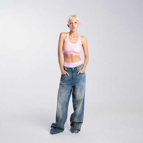 Sofia wears a size S