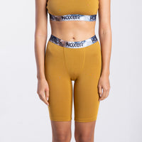 Sofia wears a size S