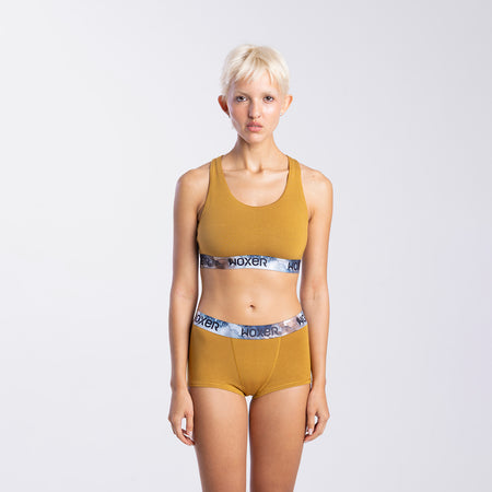 Sofia wears a size S