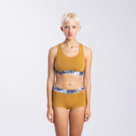Sofia wears a size S