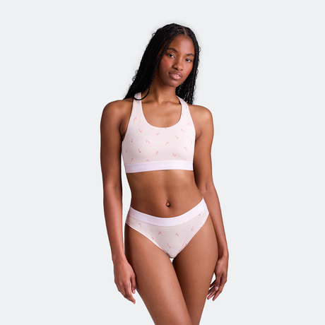 Maelyn wears a size S