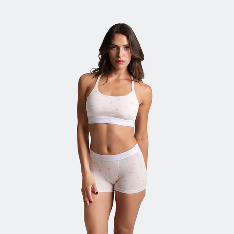 Dayana wears a size S