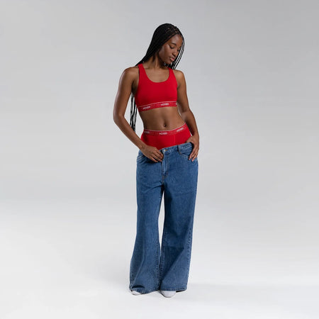 Maelyn wears a size S