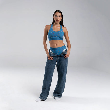 Dayana wears a size S