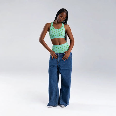 Maelyn wears a size S