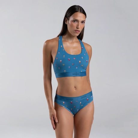Dayana wears a size S